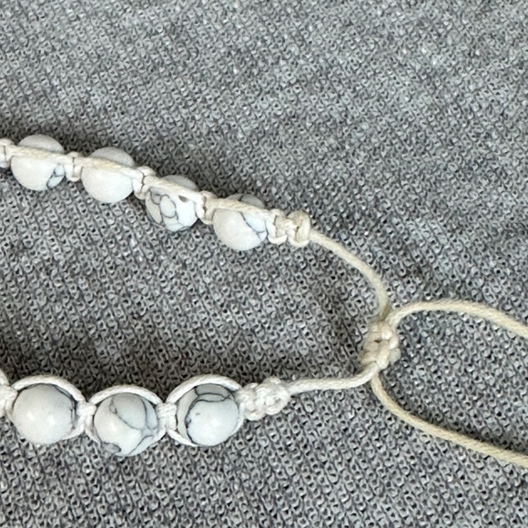 Natural White Howlite Bracelet - Picture 5 of 8